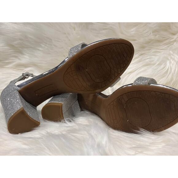 Bandolino Silver Shimmer Block Heel Sandals Size 7.5 - Picture 7 of 8
